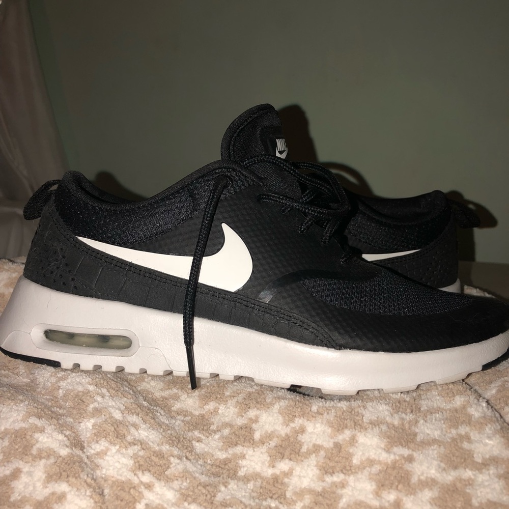 Nike tennis shoes